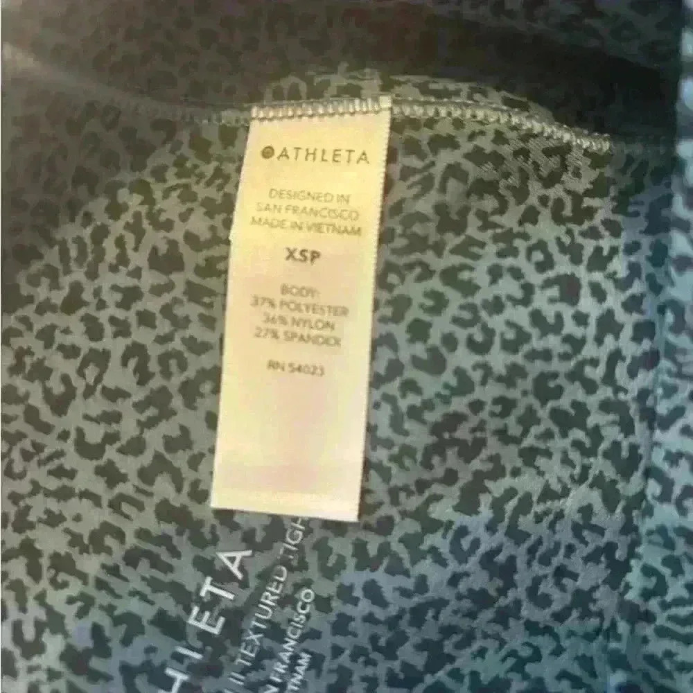 Athleta Salutation Stash Pocket II Textured Tights. Blue cheetah print. XS - Picture 8 of 10